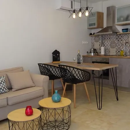 Elegant And Comfortable In The Center Apartment Ermoupoli