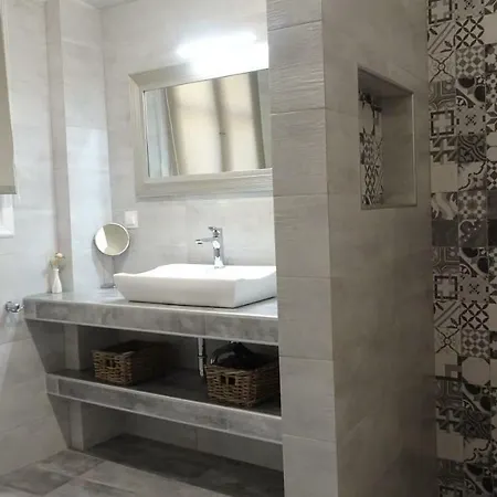 Apartment Elegant And Comfortable In The Center Ermoupoli